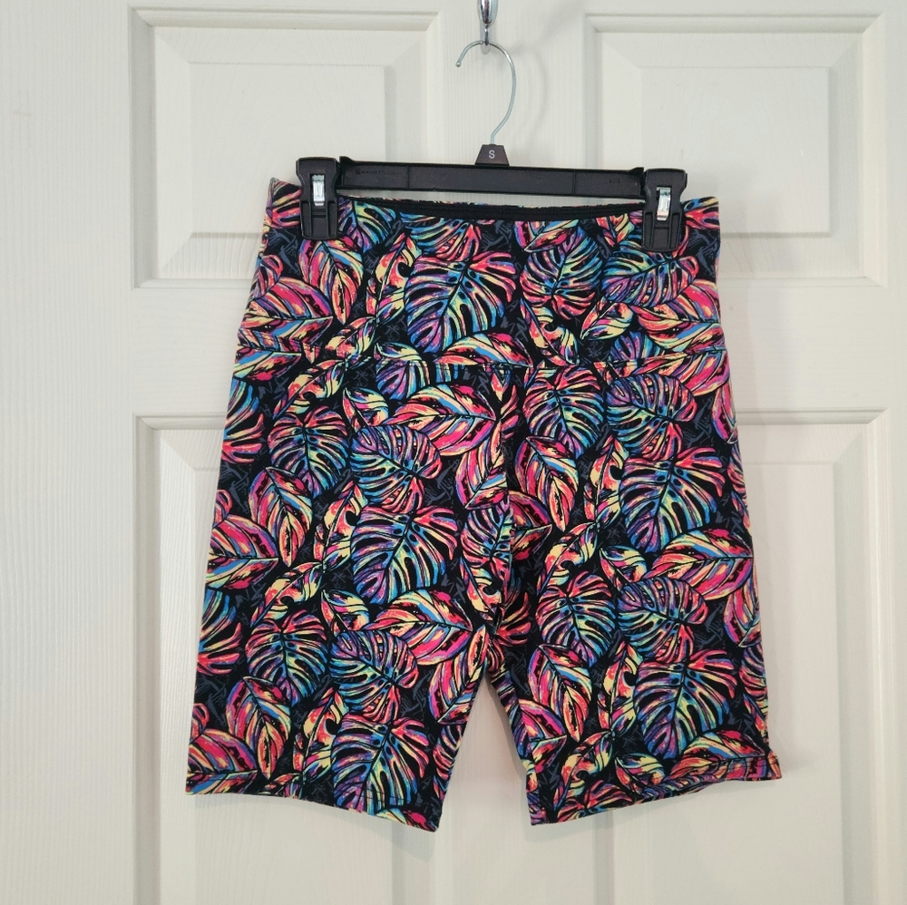 Suavé Black and Multicolor Patterned Shorts